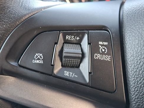 Used 2022 Chevrolet Trax LT w/ LT Convenience Package image 25