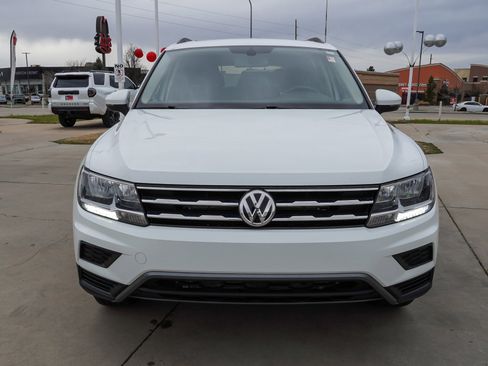 Used 2021 Volkswagen Tiguan SE w/ Panoramic Sunroof Package image 3