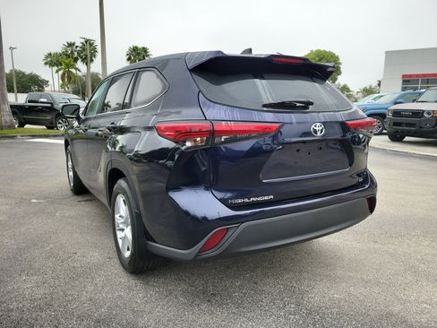 Used 2022 Toyota Highlander LE image 7