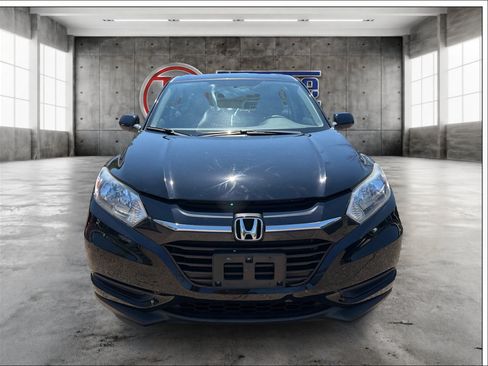 Used 2018 Honda HR-V LX image 2