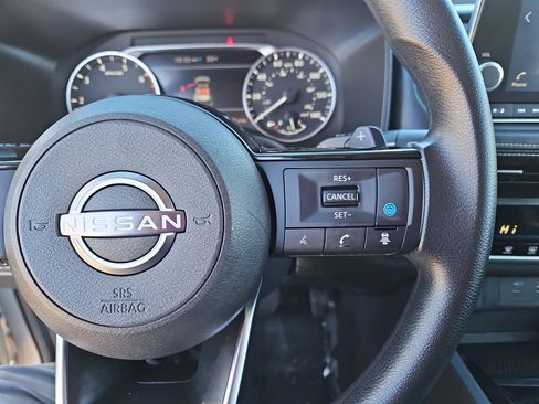 Used 2023 Nissan Rogue SV image 12