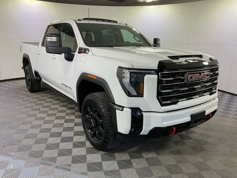Used 2025 GMC Sierra 3500 AT4 w/ AT4 Premium Plus Package image 3
