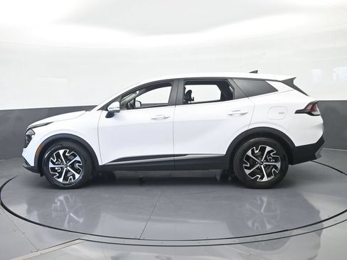 Used 2025 Kia Sportage EX FWD image 3