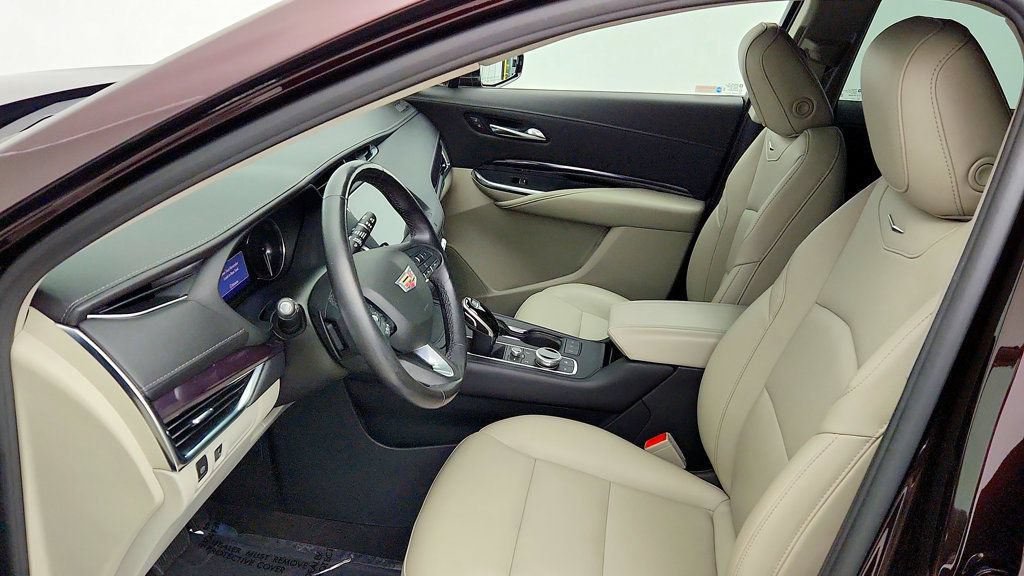Used 2021 Cadillac XT4 Luxury w/ Cold Weather Package AWD/4WD image 21