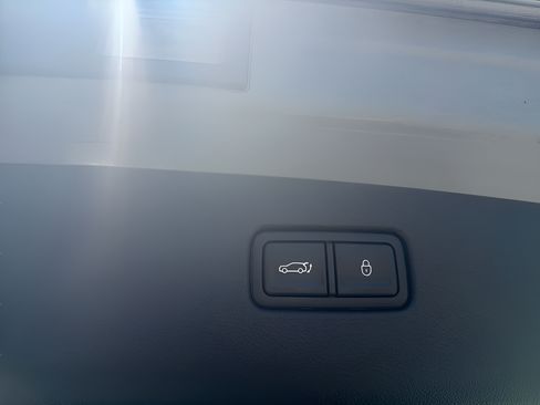 Used 2025 Genesis GV70 2.5T AWD/4WD image 14