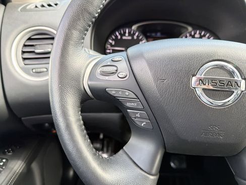 Used 2019 Nissan Pathfinder SL AWD/4WD image 29