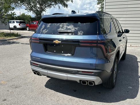 Used 2025 Chevrolet Traverse LT FWD image 6