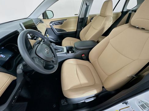 Used 2025 Toyota RAV4 LE image 13