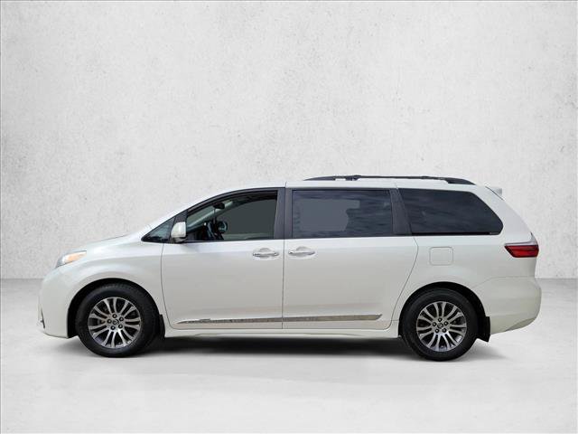 Used 2019 Toyota Sienna XLE w/ XLE Navigation Package FWD image 9