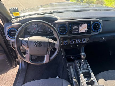 Used 2019 Toyota Tacoma TRD Sport AWD/4WD image 13