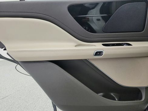 Used 2023 Lincoln Aviator AWD w/ Premium Package image 26