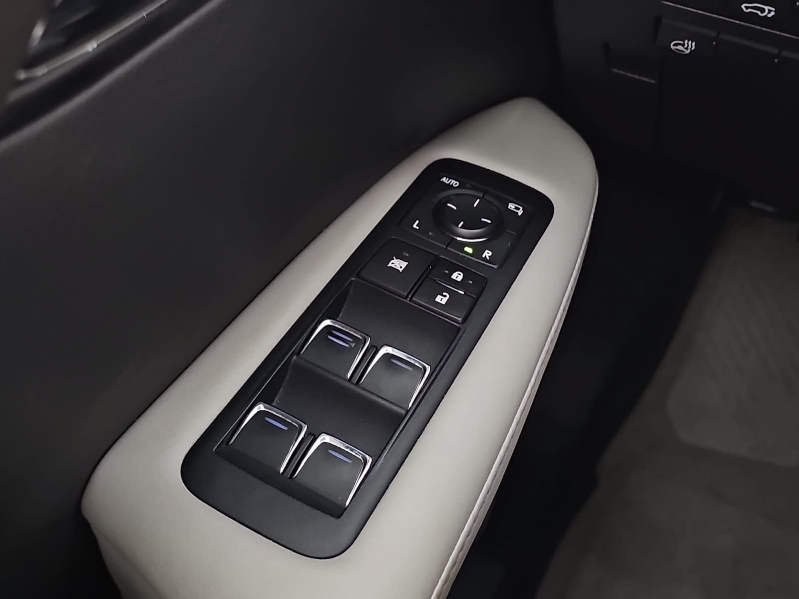 Used 2016 Lexus RX 350 AWD w/ Premium Package image 27