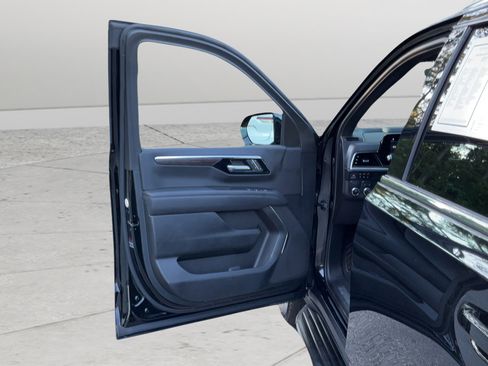 Used 2025 Chevrolet Tahoe LT RWD image 11