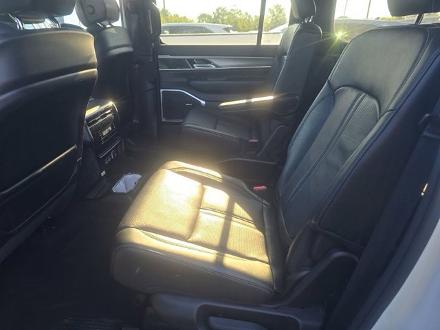 Used 2023 Jeep Wagoneer Series II AWD/4WD image 13