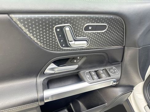 Used 2025 Mercedes-Benz GLB 250 4MATIC image 31