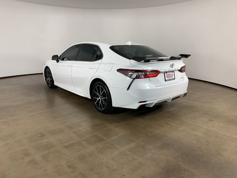 Used 2023 Toyota Camry SE image 14