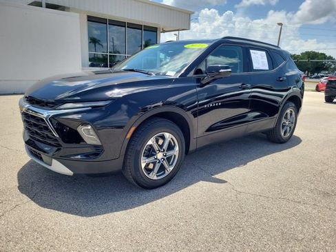 Used 2023 Chevrolet Blazer LT w/ Sound & Technology Package FWD image 2