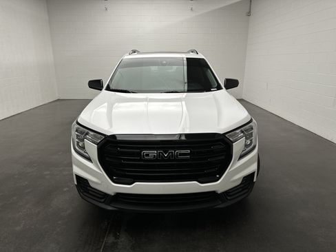 Used 2023 GMC Terrain SLE w/ Driver Convenience Package AWD/4WD image 3