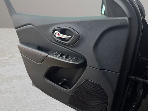 Used 2021 Jeep Cherokee Trailhawk w/ Technology Group image 17