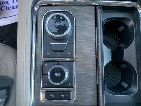 Used 2024 Ford Expedition Limited image 20