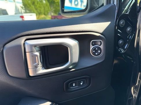 Used 2020 Jeep Gladiator Mojave AWD/4WD image 19