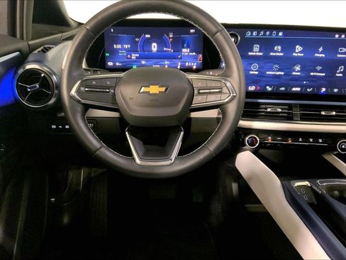 Used 2025 Chevrolet Equinox EV LT FWD image 5