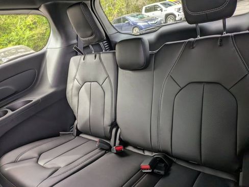New 2026 Chrysler Voyager LX image 17