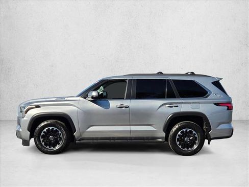 Used 2024 Toyota Sequoia SR5 w/ SR5 Premium Package AWD/4WD image 9