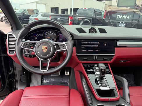 Used 2022 Porsche Cayenne S AWD/4WD image 15