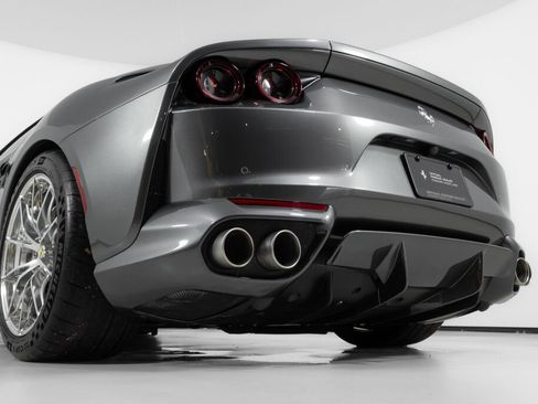 Used 2019 Ferrari 812 Superfast RWD image 18