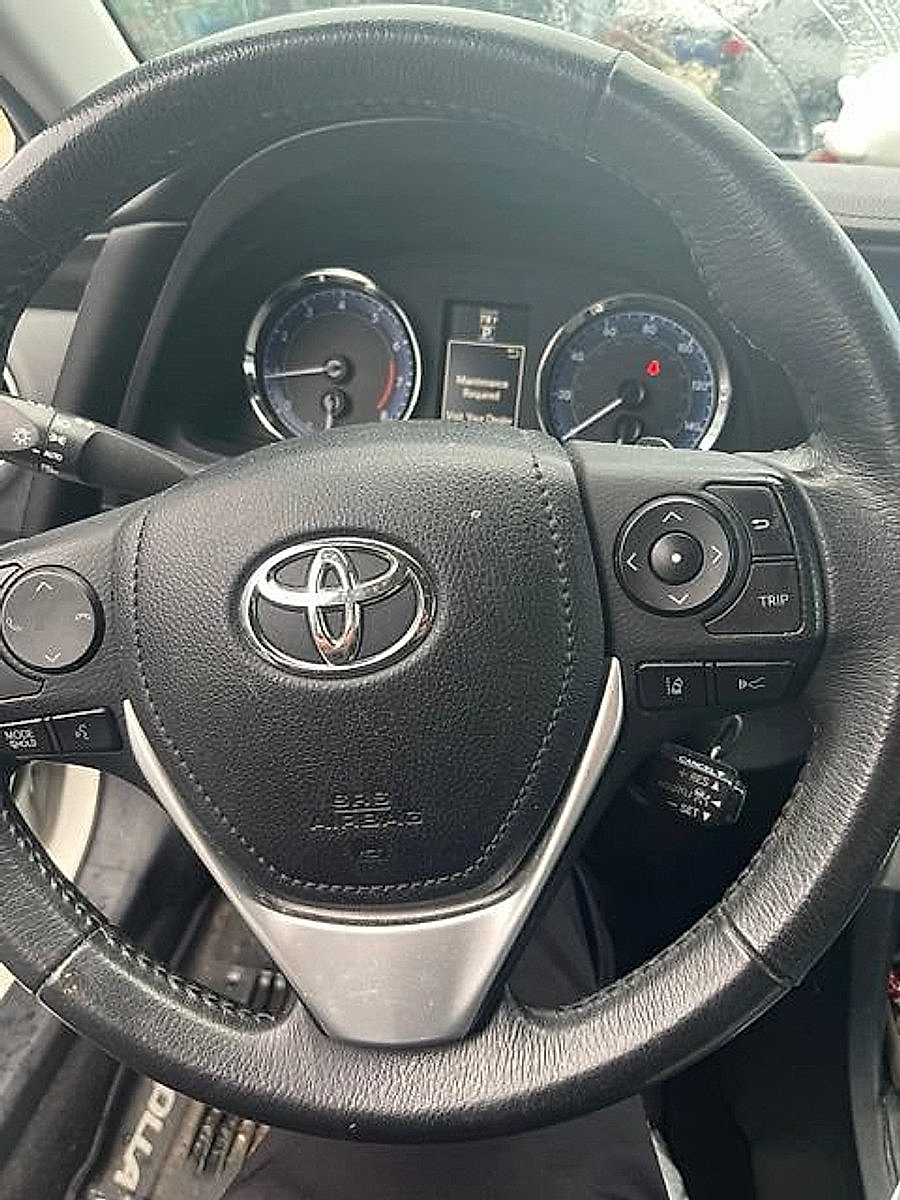 Used 2018 Toyota Corolla SE FWD image 34