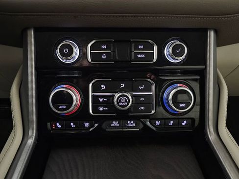 Used 2023 GMC Yukon XL Denali image 32