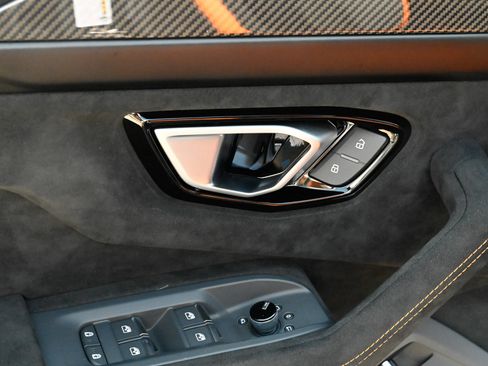 Used 2024 Lamborghini Urus Performante AWD/4WD image 20