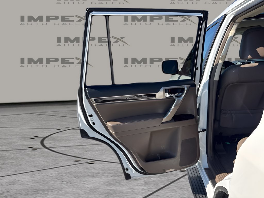 Used 2018 Lexus GX 460 w/ Navigation Package AWD/4WD image 28