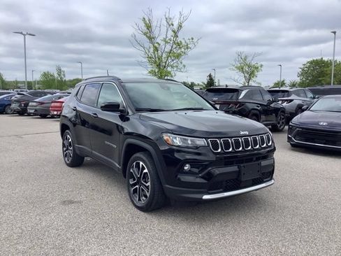 Used 2023 Jeep Compass Limited w/ Sun and Sound Group AWD/4WD image 3