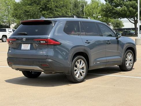 Used 2024 Toyota Grand Highlander AWD image 4
