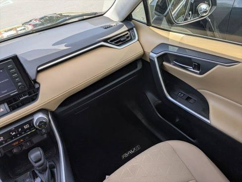 Certified 2021 Toyota RAV4 XLE w/ Convenience Package FWD image 17