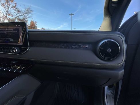 Certified 2025 Chevrolet Colorado ZR2 w/ Technology Package image 30