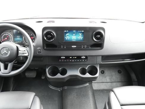 Used 2024 Mercedes-Benz Sprinter 2500 image 11
