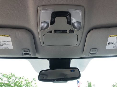 Used 2020 Toyota Sienna LE w/ Carpet Mat Package FWD image 31