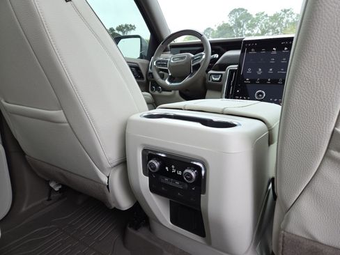 New 2026 GMC Yukon Denali image 27
