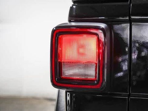 Used 2019 Jeep Wrangler Unlimited Sport image 12