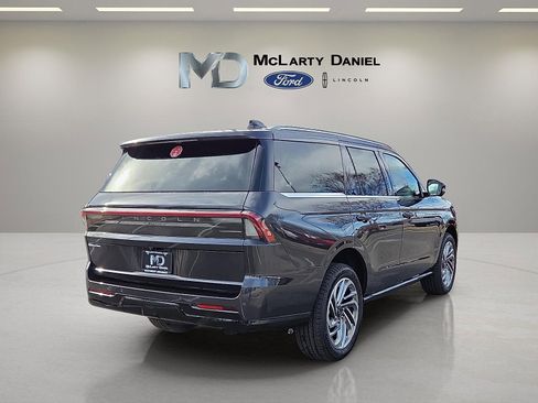 New 2025 Lincoln Navigator Reserve image 5