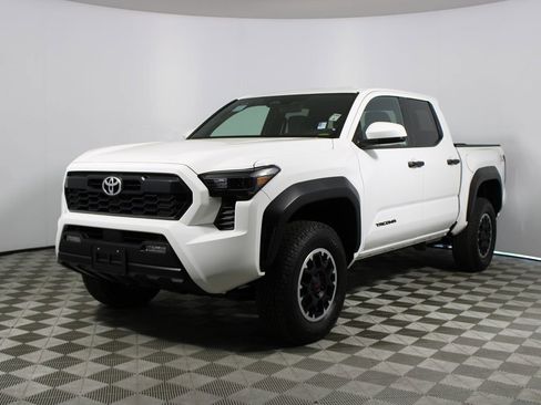 Used 2024 Toyota Tacoma TRD Off-Road image 33