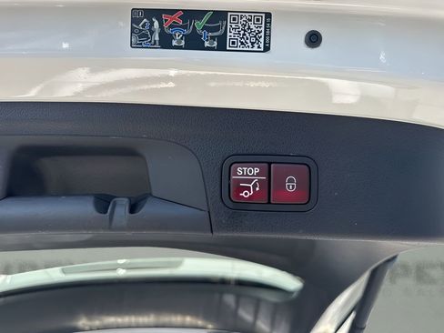 Used 2024 Mercedes-Benz GLE 350 4MATIC image 30