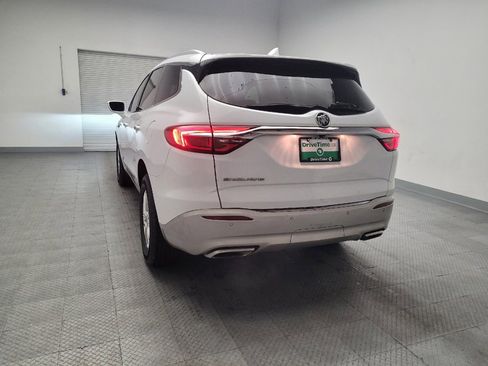 Used 2020 Buick Enclave Essence image 6