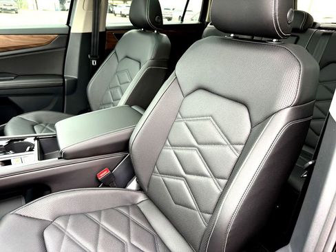 New 2026 Volkswagen Atlas SE FWD image 11
