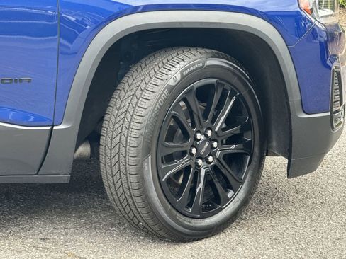 Certified 2023 GMC Acadia SLE w/ Driver Convenience Package image 11