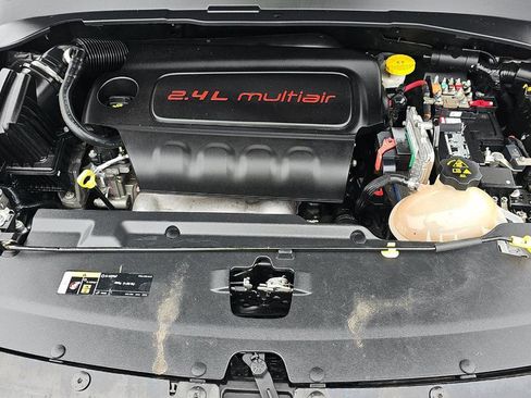 Used 2018 Jeep Compass Latitude FWD image 11