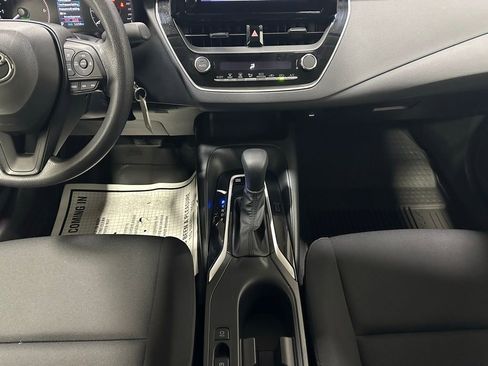 Used 2025 Toyota Corolla LE image 37